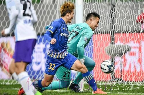 足协杯半决赛第一回合 苏宁1-1泰达 卓尔0-5鲁能 足协杯半决赛第一回合 苏宁1-1泰达 卓尔0-5鲁能